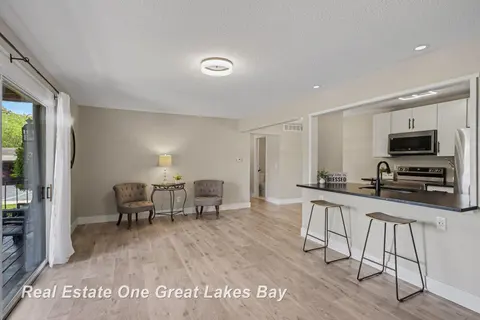 6091 Western Drive, Saginaw MI 48638 photo 2
