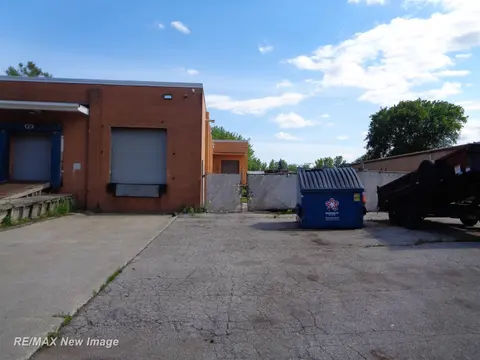 2675 Universal Drive, Saginaw MI 48603 photo 2
