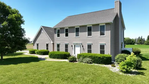 9451 W Tuscola Road, Frankenmuth MI 48734 photo 2