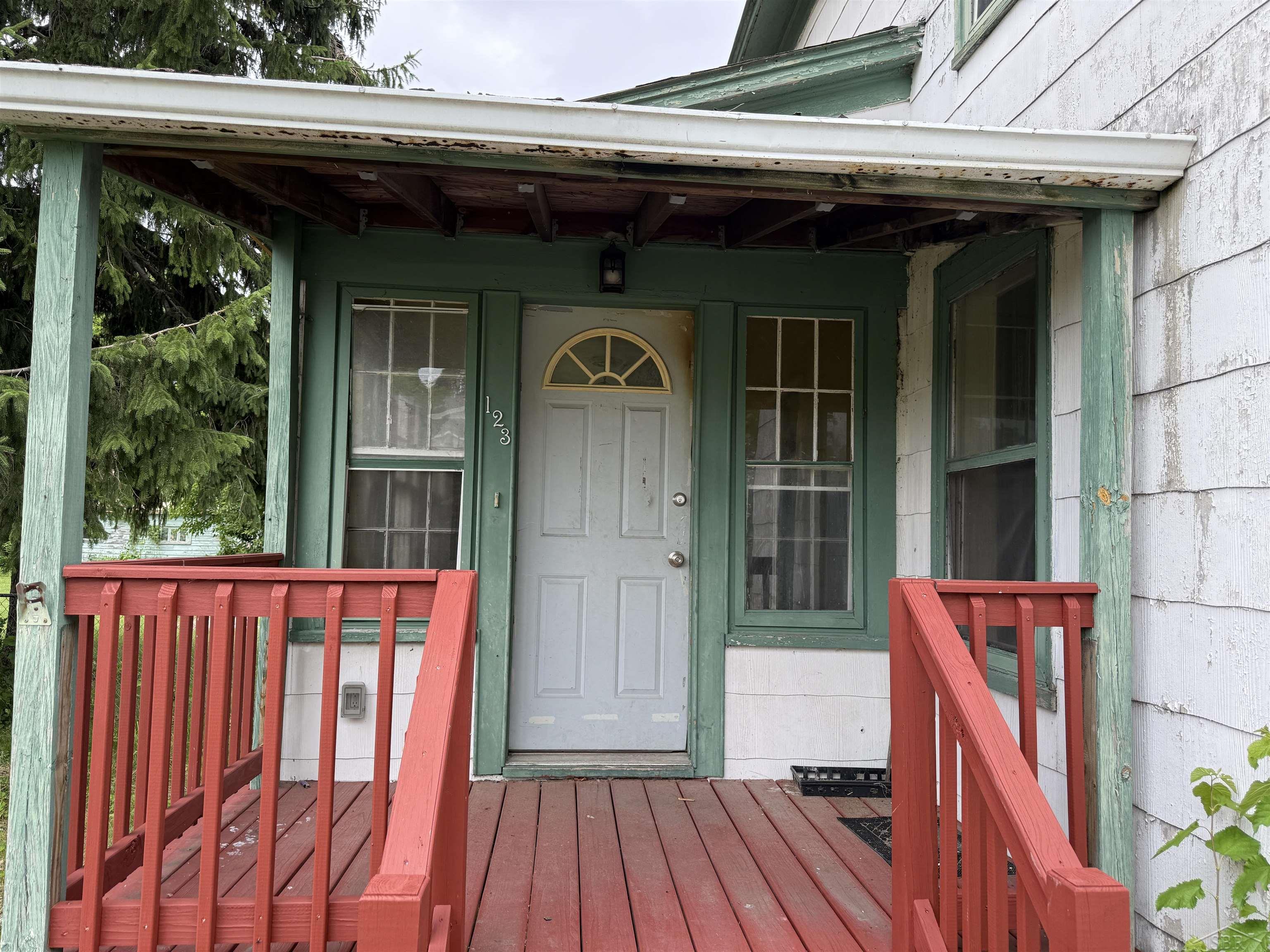 123 N Clark Street, Chesaning MI 48616-1222 photo 1