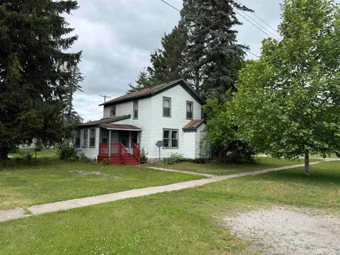 123 N Clark Street, Chesaning MI 48616-1222 photo 2