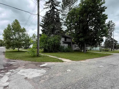 123 N Clark Street, Chesaning MI 48616-1222 photo 3