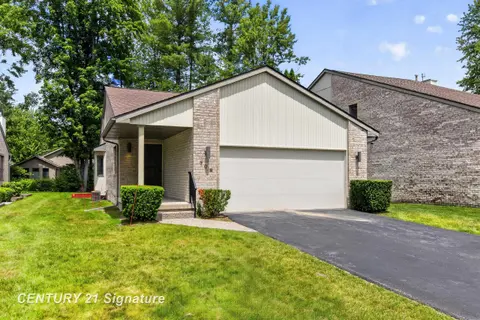 708 Shorefront Circle, Midland MI 48640 photo 2