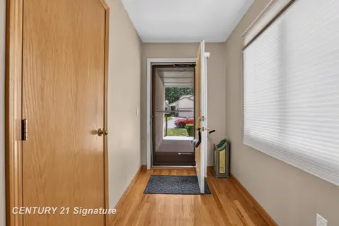 708 Shorefront Circle, Midland MI 48640 photo 4