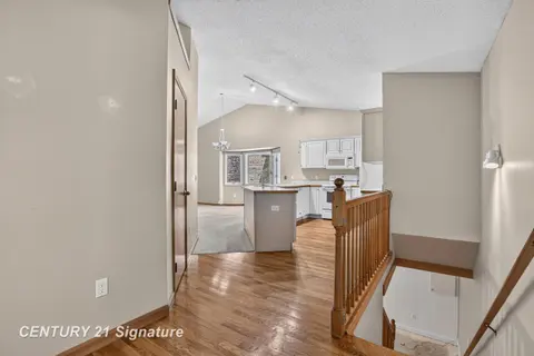 708 Shorefront Circle, Midland MI 48640 photo 5