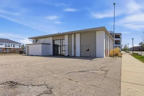 301 Mcdonald Street, Midland MI 48640 photo 2