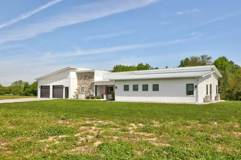 5595 Riverview Drive, Bridgeport MI 48722 photo 2