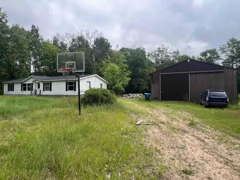 1600 Patty K Lane, Harrison MI 48625 photo 2