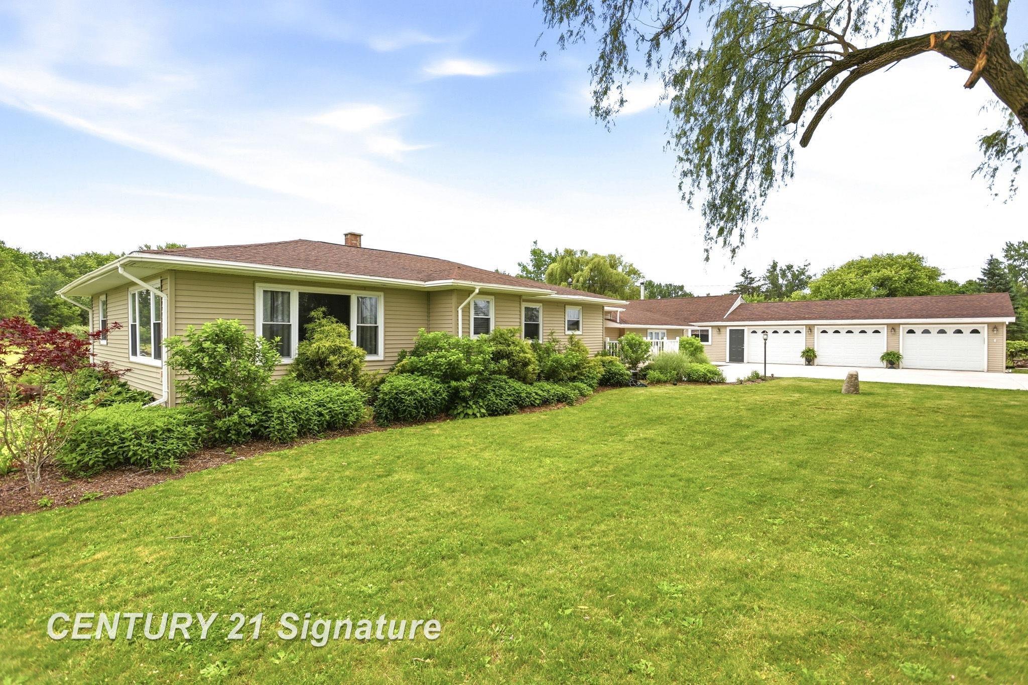 2051 S Brennan Road, Hemlock MI 48626 photo 1