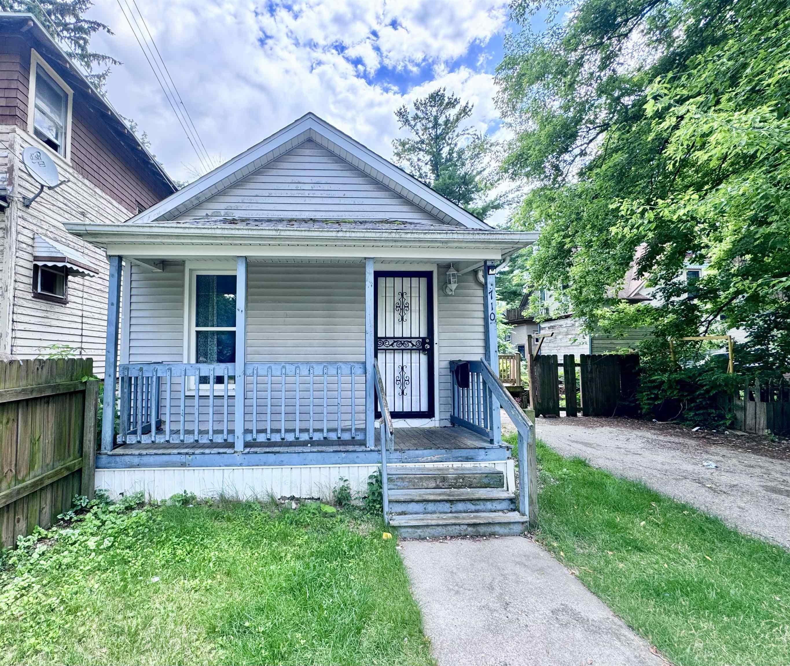 710 Phelon Street, Saginaw MI 48601-2647 photo 1