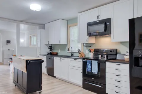 301 Ferry Street, Corunna MI 48817 photo 2