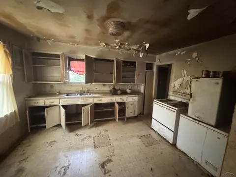4115 Hess Avenue, Saginaw MI 48601 photo 2