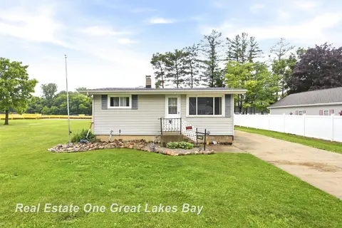 335 N Silver Street, Bad Axe MI 48413 photo 2