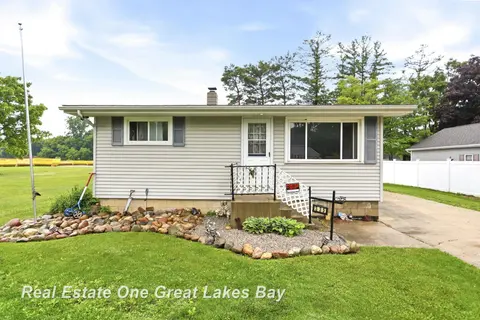 335 N Silver Street, Bad Axe MI 48413 photo 4