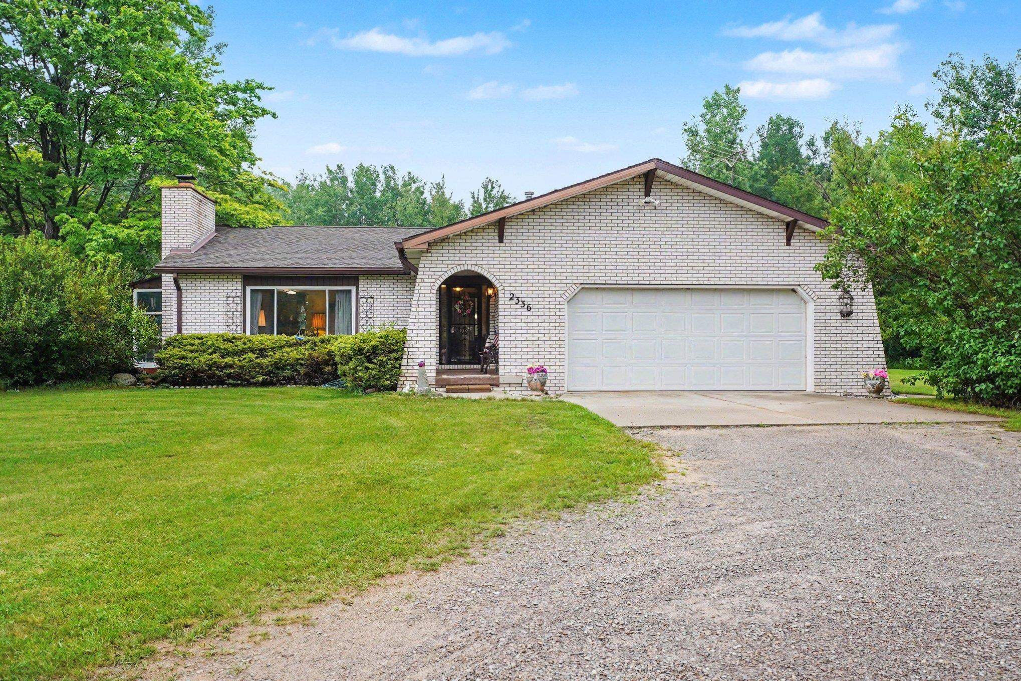 2336 W Cody Estey Road, Rhodes MI 48652 photo 1