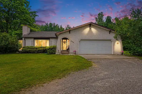 2336 W Cody Estey Road, Rhodes MI 48652 photo 2