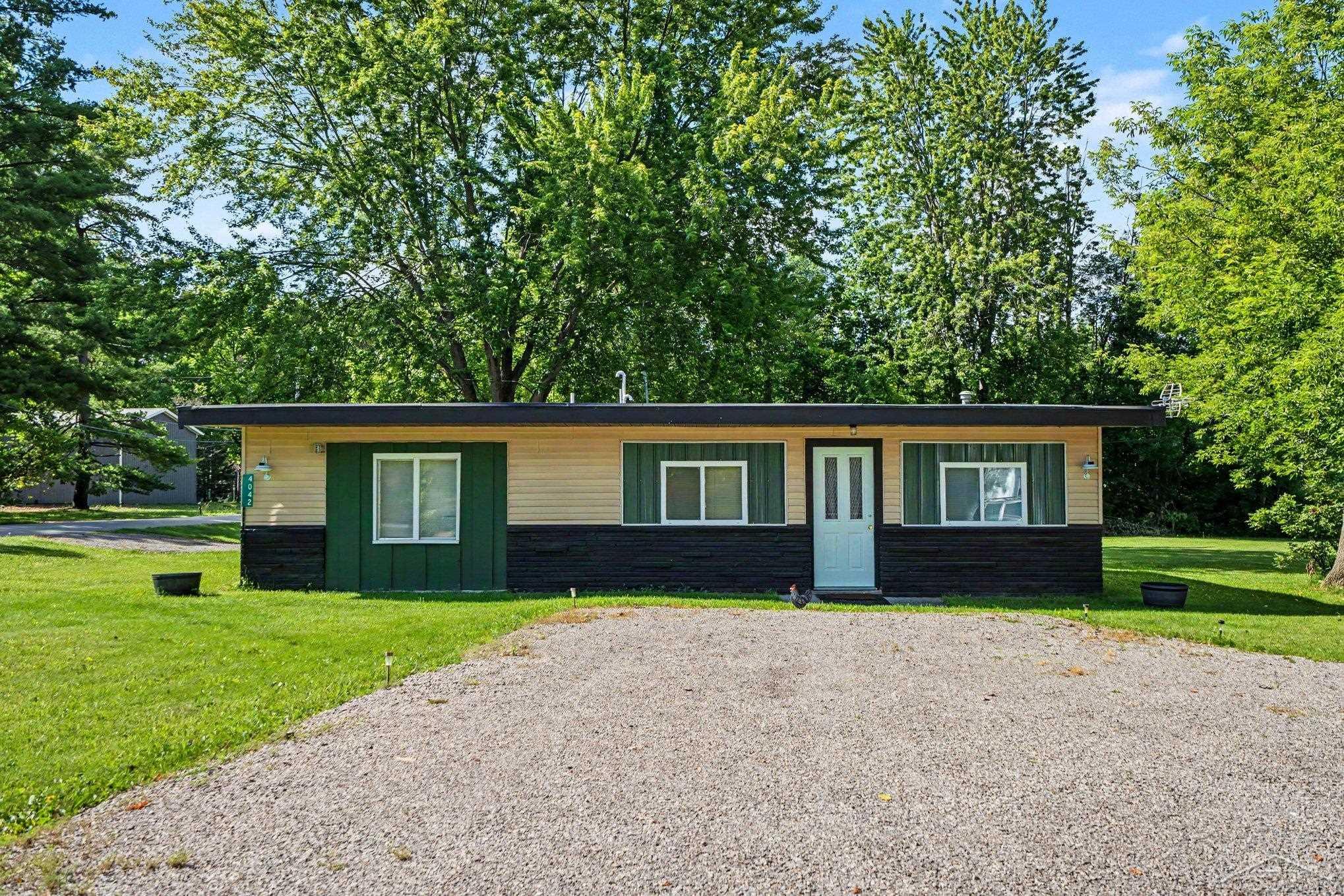 4042 S Oak Drive, Beaverton MI 48612 photo 1