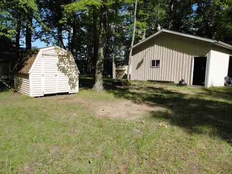 314 Oak Tree Drive, Lake MI 48633 photo 4