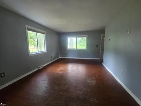 819 W Summit Street, Durand MI 48429 photo 4