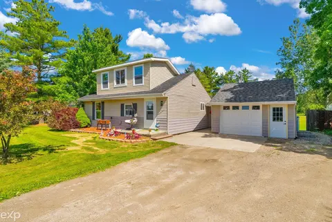 1533 Galbraith Line Road, Fremont MI 48097 photo 2