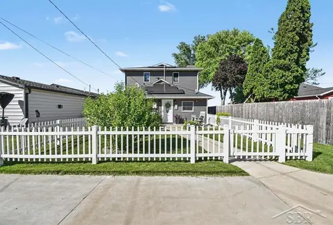 705 Bay Road, Bay City MI 48706 photo 3