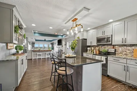 705 Bay Road, Bay City MI 48706 photo 4