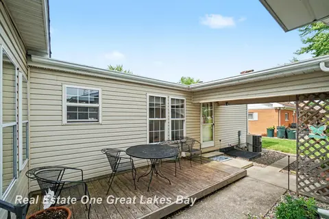 760 Doro Lane, Saginaw MI 48604 photo 3