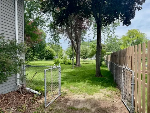 605 E Liberty Street, Chesaning MI 48616 photo 3