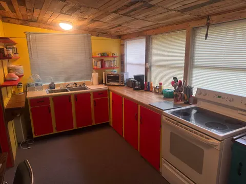 5118 Glenwood Drive, Harrison MI 48625 photo 4