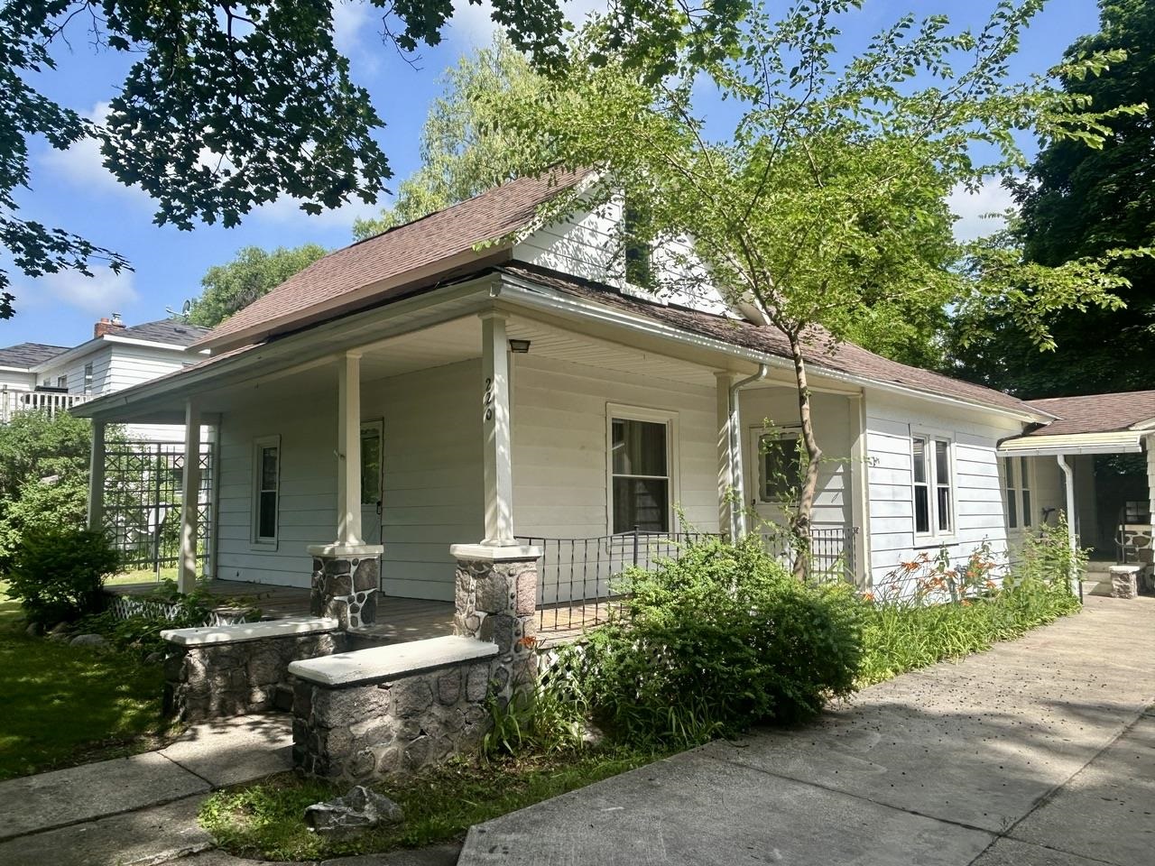 220 W Beech Street, Gladwin MI 48624 photo 1