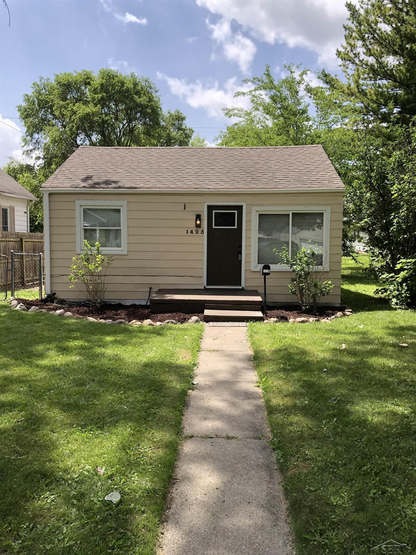 1425 Cypress Street, Saginaw MI 48602 photo 1