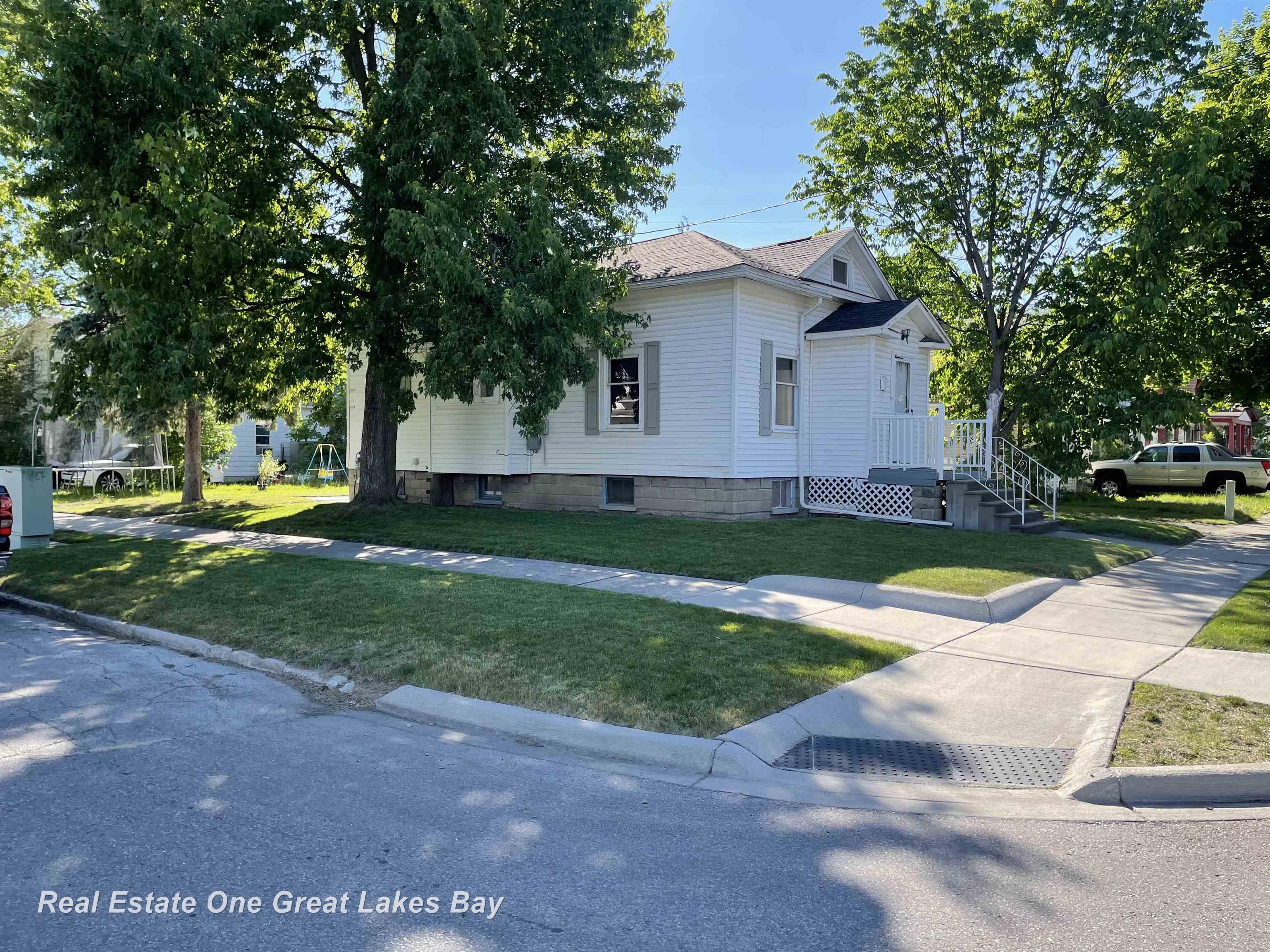 1003 Mackinaw Street, Saginaw MI 48602 photo 1