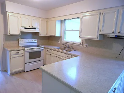 485 Winthrop Lane, Saginaw MI 48638 photo 3