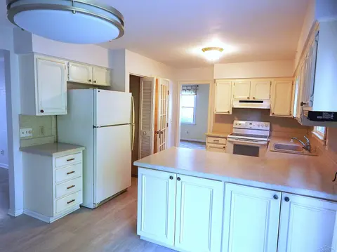 485 Winthrop Lane, Saginaw MI 48638 photo 4