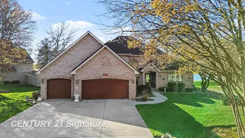 1944 E Lake Circle Drive, Saginaw MI 48609 photo 2