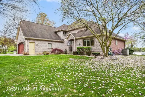 1944 E Lake Circle Drive, Saginaw MI 48609 photo 3