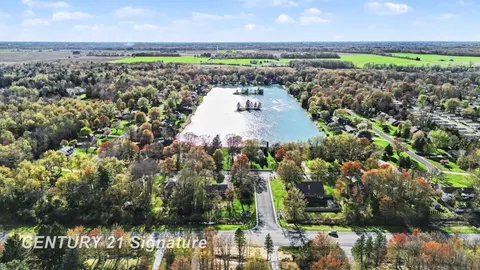 1944 E Lake Circle Drive, Saginaw MI 48609 photo 4