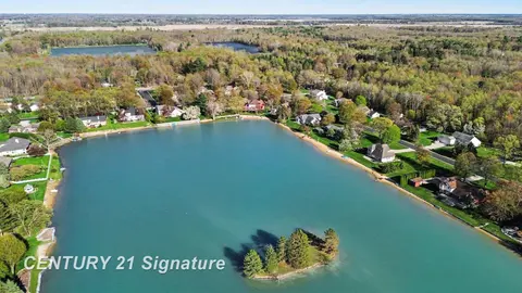 1944 E Lake Circle Drive, Saginaw MI 48609 photo 5
