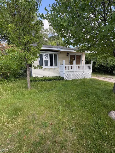 182 River Trail Drive, Bay City MI 48706 home for sale