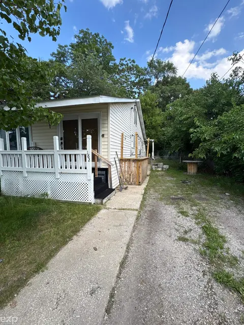 182 River Trail Drive, Bay City MI 48706 photo 2