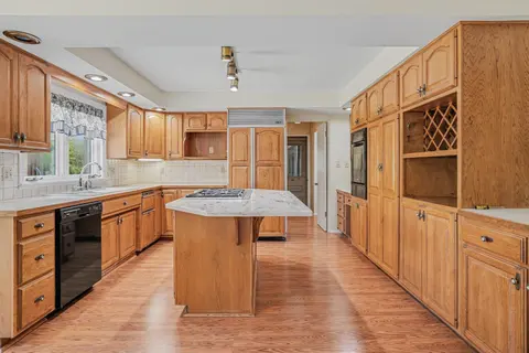 608 Nurmi Court, Bay City MI 48708 photo 5