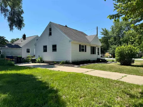 104 Bradley Court, Midland MI 48640 photo 2