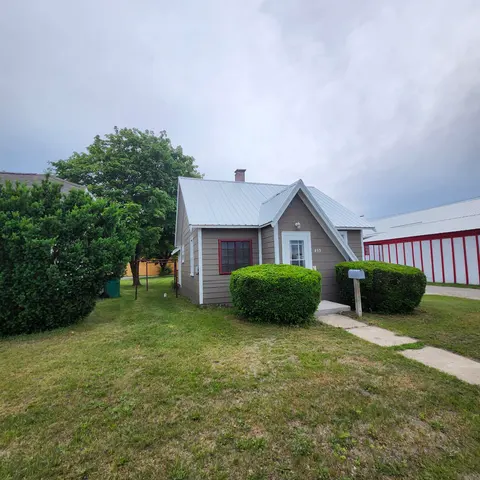435 E Cedar Avenue, Gladwin MI 48624 photo 2