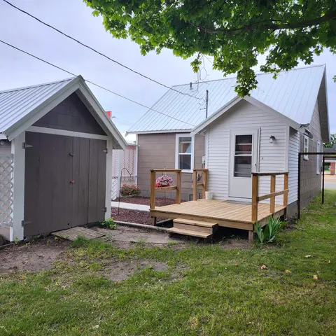 435 E Cedar Avenue, Gladwin MI 48624 photo 4