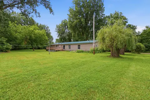 301 Barn Drive, Bay City MI 48706 photo 2