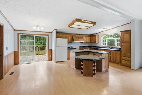 301 Barn Drive, Bay City MI 48706 photo 4