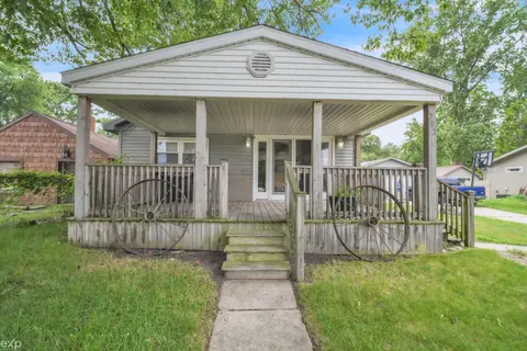 702 Bay Road, Bay City MI 48706 home for sale