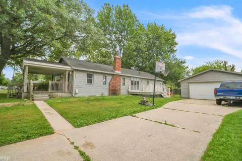 702 Bay Road, Bay City MI 48706 photo 2