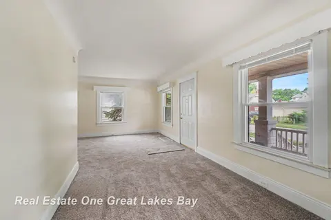 130 N Alexander Street, Saginaw MI 48602 photo 5