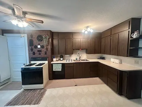 300 W Maple Street, Gladwin MI 48624 photo 3